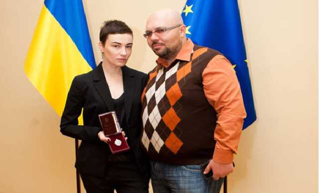 Волонтер та патріот: Анастасія Приходько офіційно стала заслуженою артисткою України