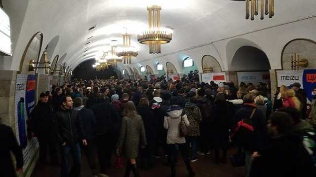 В Киевском метро началась давка