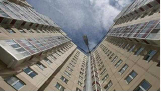 Студент выпал с 9-го этажа многоэтажки