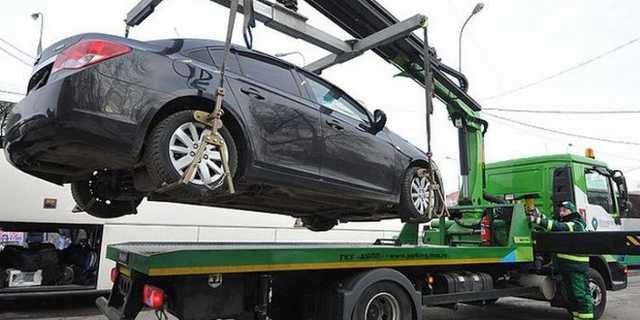 Авто на “евробляхах” начнут принудительно изымать. Штрафплощадки ждут наплыва машин