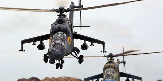 Над Закарпатьем кружат военные вертолеты. На дорогах – спецназ и бронетехника