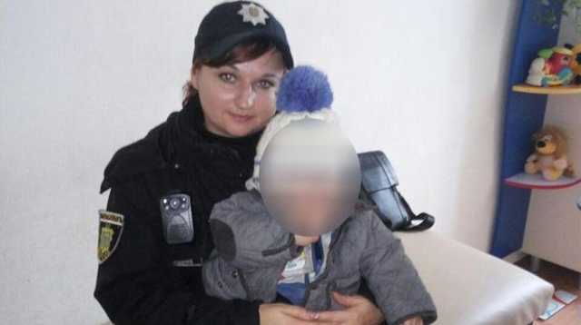 Попросила присмотреть: в кафе Херсона мать бросила младенца