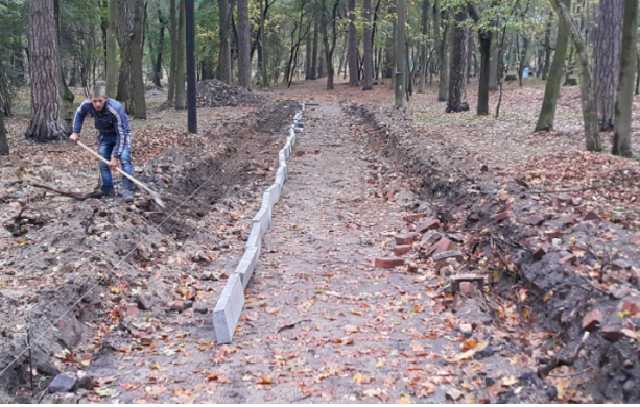 С помощью фирм-прокладок “Киевзеленстрой”в текущем году “спустил” 500 млн бюджетных гривен - Пионтковский