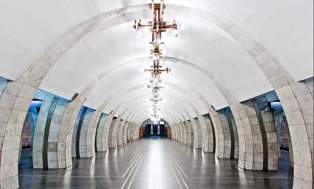 В Киеве "заминировали" 11 объектов, среди них ТРЦ "Украина" и канал ICTV