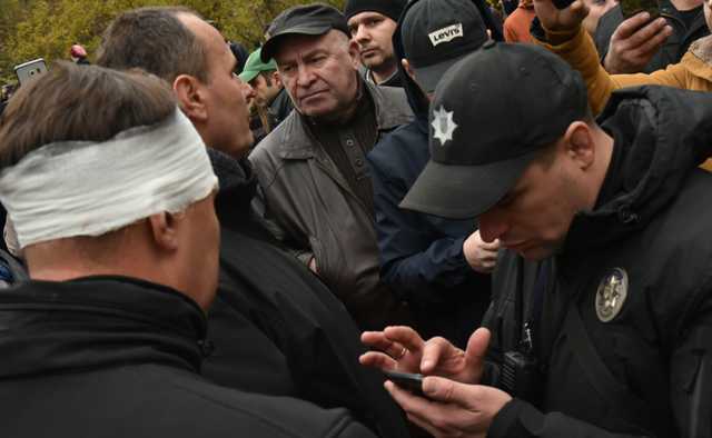 Появились фото с беспорядков в Одессе