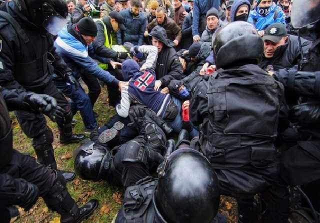 Полиция: В столкновениях в Одессе пострадали 6 полицейских