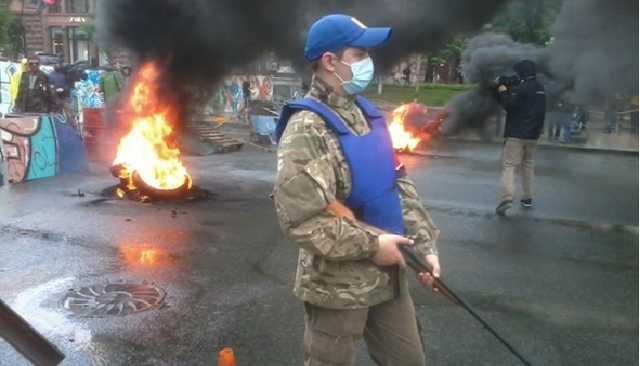 Под Администрацией Президента зажгли шины: что-то намечается