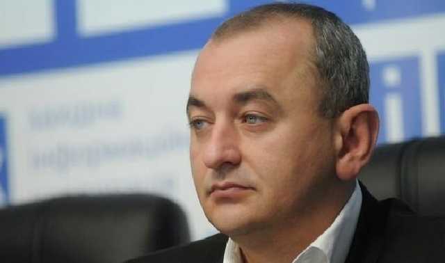 Матиос сфотографировал обед будущих военных летчиков - с тараканами и личинками