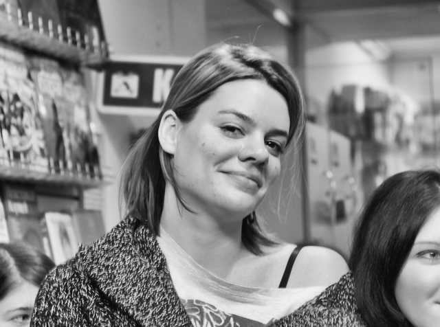 "Только бизнес?" Популярную российскую поэтессу уличили в двойных стандартах по Украине