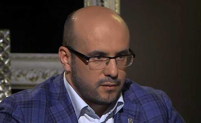 Нардеп от "БПП" пришел в парламент с дорогим дипломатом от итальянского бренда