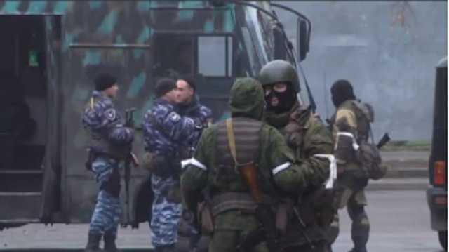 Готовится переворот? Центр Луганска оцеплен вооруженными людьми