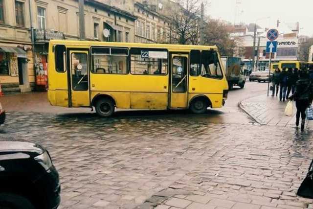 Внезапная смерть: во львовской маршрутке умерла пассажирка