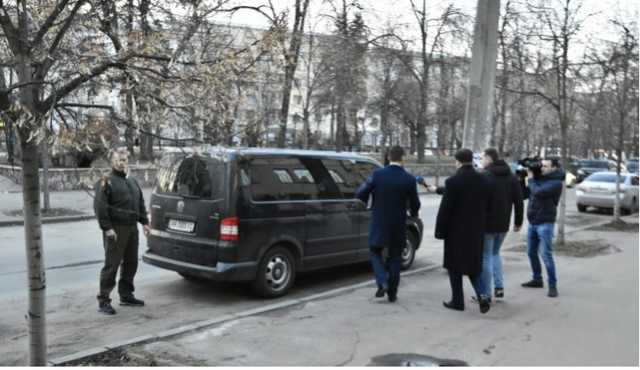 Роман Насиров ездит на микроавтобусе Volkswagen