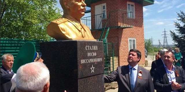 Он был последним в Украине: в Запорожье разбили памятник Сталину