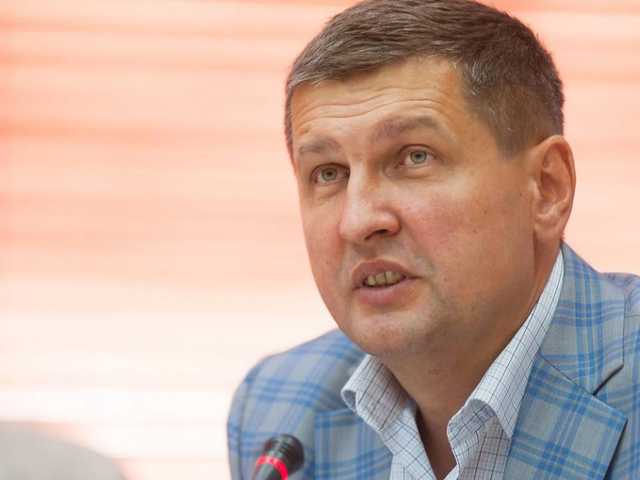 Сыну "радикала" Попова сообщили о подозрении и хотят арестовать