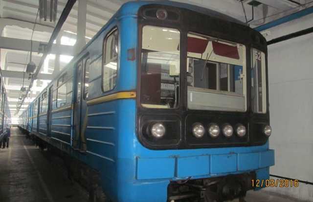 Киевское метро выставило на аукцион два вагона метро