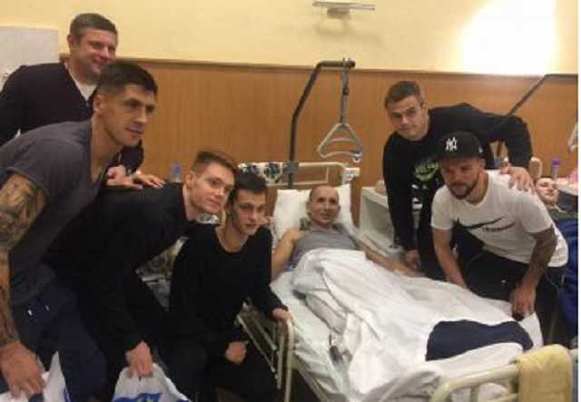 Футболісти “Динамо” провідали поранених воїнів АТО у госпіталі