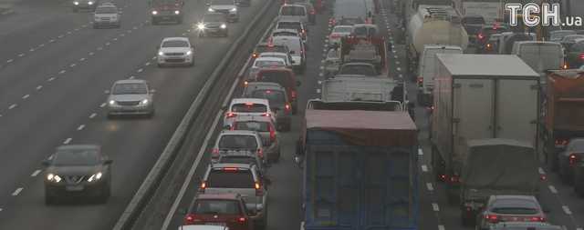 Рух у Києві паралізували погода та аварії