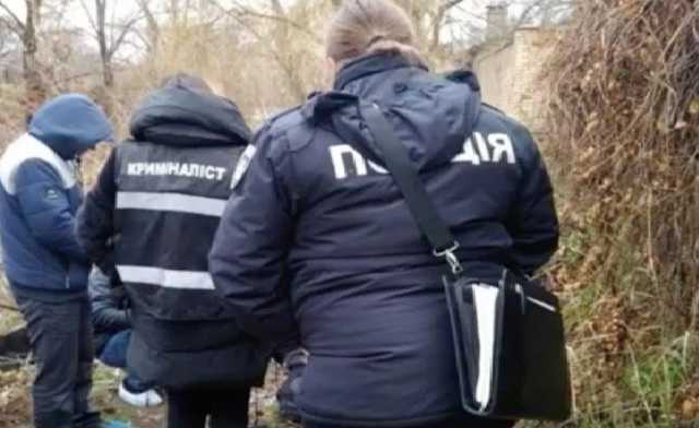 В Киеве возле озера нашли обезглавленный труп