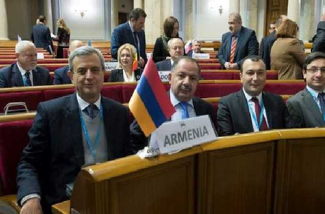 Скандал на заседании ПАЧЭС в Киеве: делегация Армении покинула зал