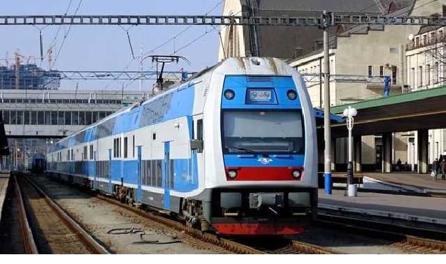 Чего ждать украинцам в декабре: повышение соцвыплат для инвалидов и новое расписание поездов