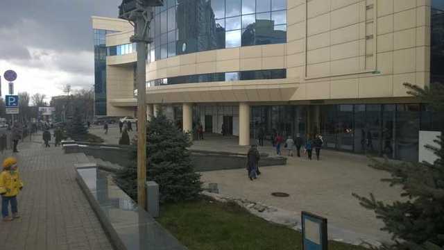 Фашик Донецкий: Фанера Плаза и другие. Реальные фото из ТРЦ Донецка