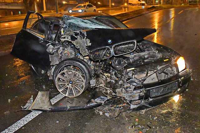 В Киеве лихач на элитном авто попал в жуткое ДТП рядом с министерством