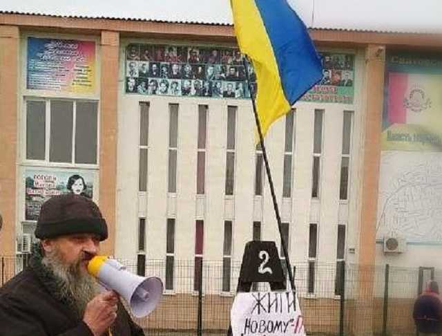 В Луганской области требуют импичмента Порошенко