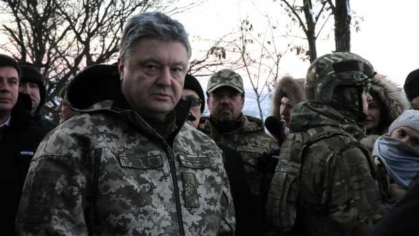 Порошенко дал громкое обещание военнослужащим-контрактникам