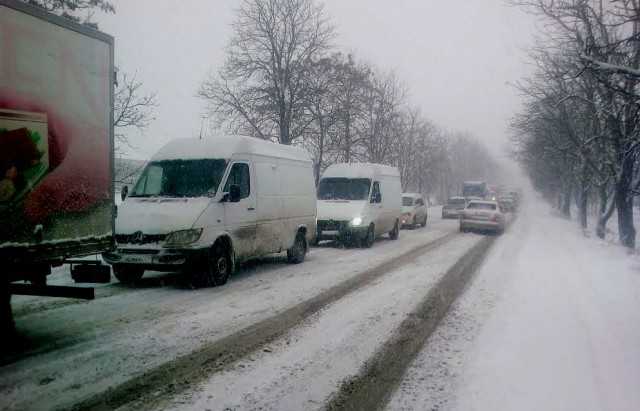 На Закарпатье из-за непогоды образовались большие пробки