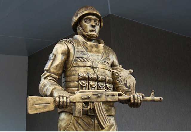 В сети подняли на смех новый памятник российским оккупантам