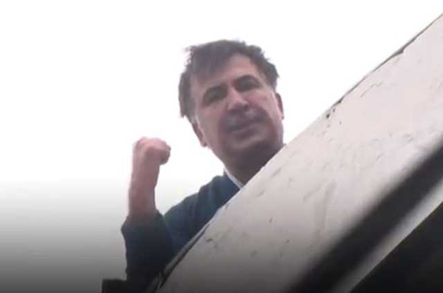 Банда ответит за все: Саакашвили обратился к украинцам с крыши своего дома