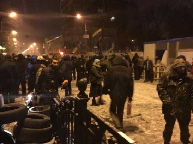 В сети появились кадры жестоких столкновений под Радой