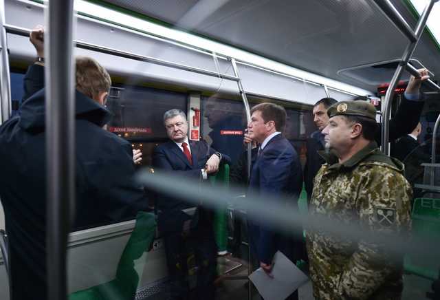 Порошенко во Львове проехался на единственном в Украине электробусе