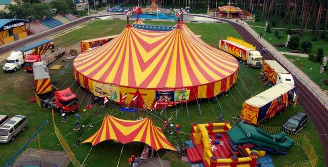 Грузинский цирк-шапито бросил своего верблюда под Тернополем