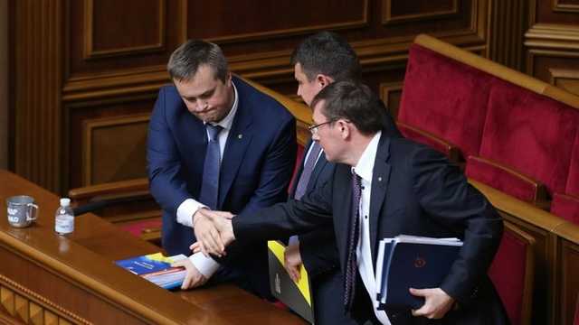 Украина рискует безвизом из-за глобального конфликта Порошенко с "гончими" США