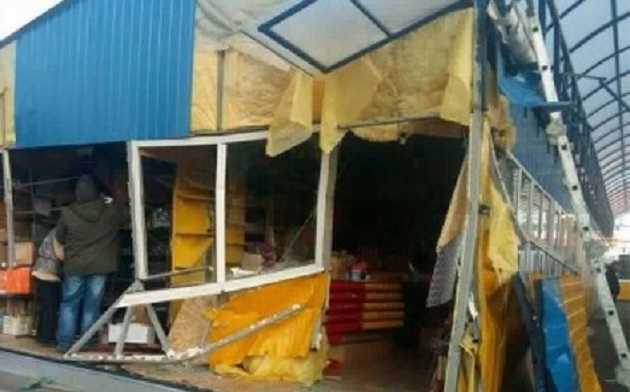 В Киеве проходит демонтаж Дарницкого рынка, владельцы возмущены