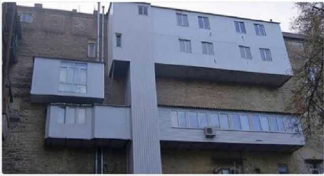 Центр Киева: двухэтажный балкон с собственным лифтом «взорвал» Сеть