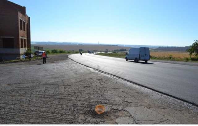 На Житомирщині шкільний автобус зіткнувся з BMW, є загиблий