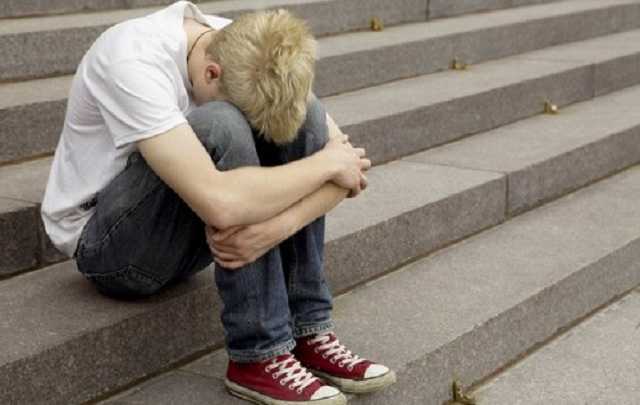 Українців шокувало жорстоке побиття школяра його ровесником на Дніпропетровщині. Відео