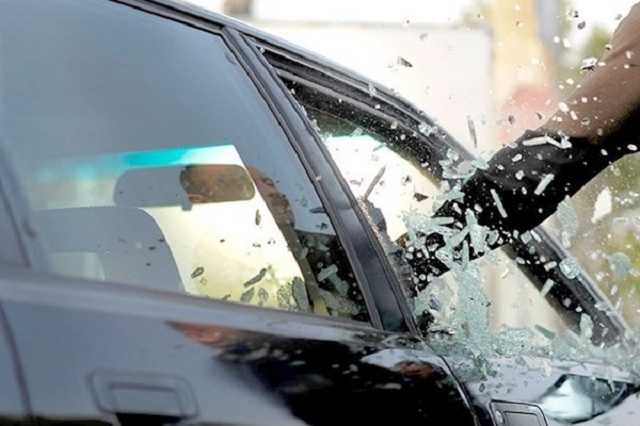 Украли 150 тысяч: в Киеве напали на авто с помощником нардепа