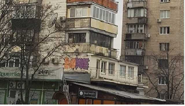 В интернете возмутились "шедеврами" балконной архитектуры Киева