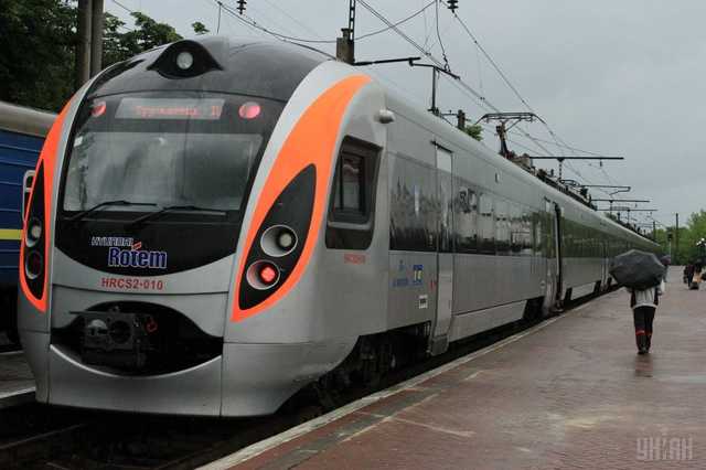 Как коррупция в "Укрзализныце" сорвала зимний отдых украинцам