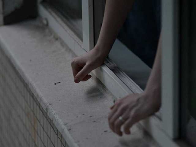 В Запорожье школьница выпрыгнула с 14 этажа из-за несчастной любви