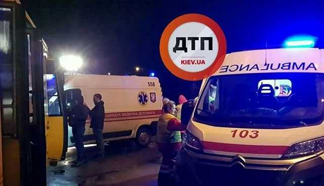 В Киеве маршрутка попала в жуткое ДТП
