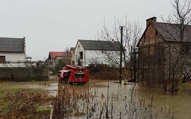 Сильный паводок на Закарпатье: стали известены катастрофические последствия