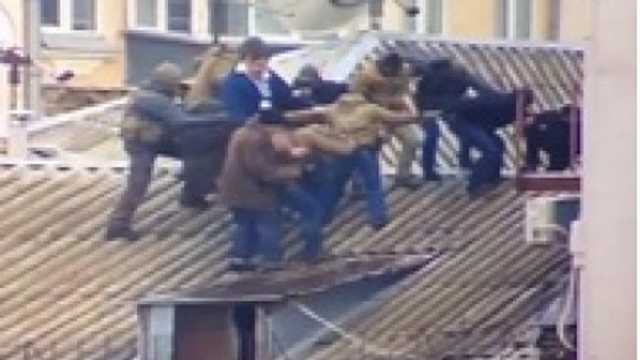 Саакашвили объяснил, зачем залез на крышу