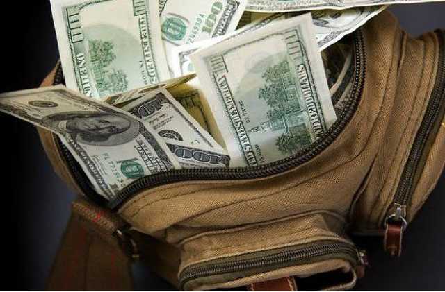 Почему НБУ разрешил без документов ввозить в Украину любую сумму наличной валюты?