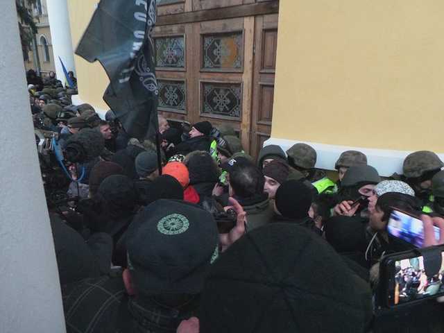 Полиция открыла уголовное производство, все причастные к захвату здания Октябрьского будут установлены, - Аброськин