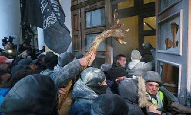 Посольство США также осудило попытку штурма Октябрьского дворца